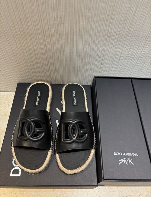 Dolce & Gabbana DG Cowhide Slippers With Logo Detail