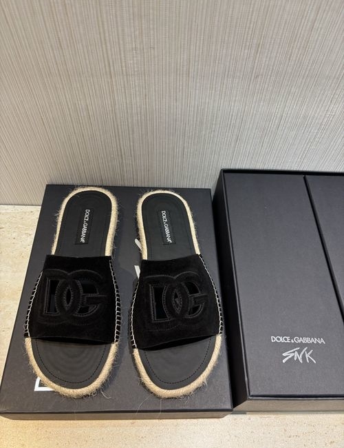 Dolce & Gabbana DG Cowhide Slippers With Logo Detail