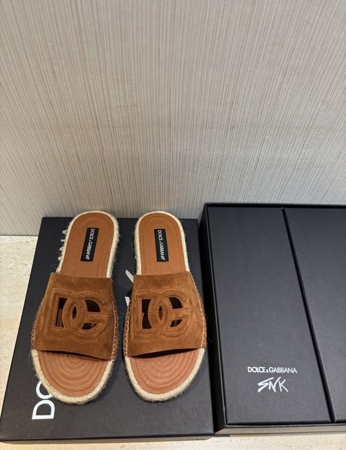 Dolce & Gabbana DG Cowhide Slippers With Logo Detail