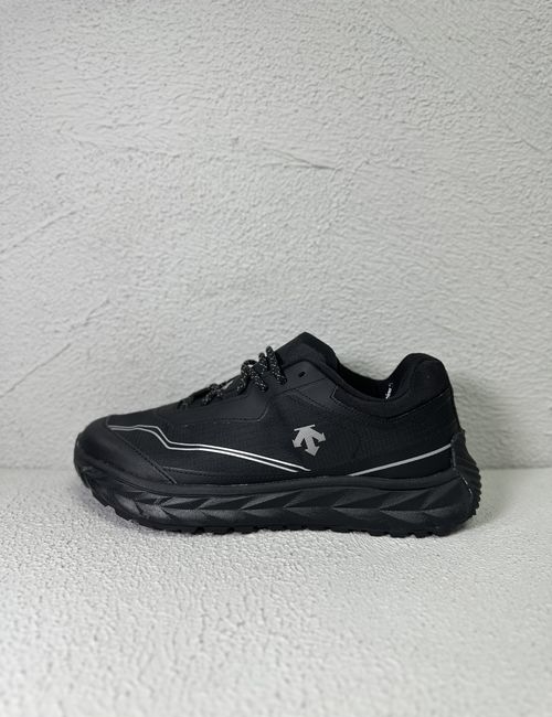 Descente Terrain D Non-slip Low Top Casual Shoes Black