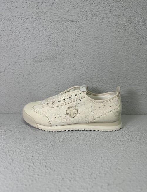 Descente Round Toe Versatile Low Top Casual Shoes Beige