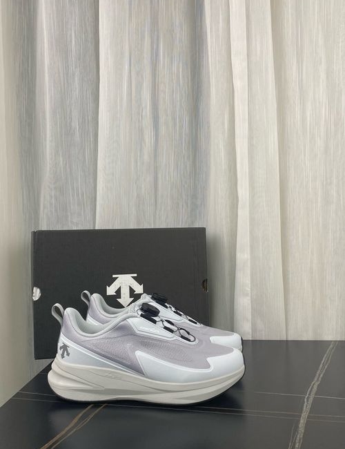 Descente Enerzite Comfortable Versatile Low-top Running Shoes