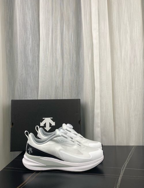 Descente Enerzite Comfortable Versatile Low-top Running Shoes