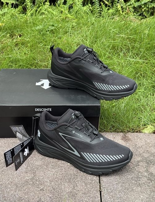 Descente GORE-TEX Cushioning Running Shoes