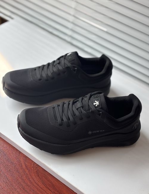 Descente Dualis Outdoor Wear-resistant Casual Shoes