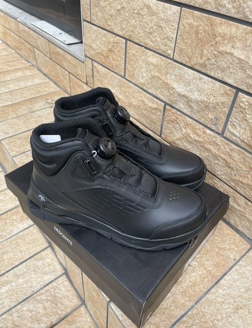 Descente Breathable Running Shoes For Urban Commuting