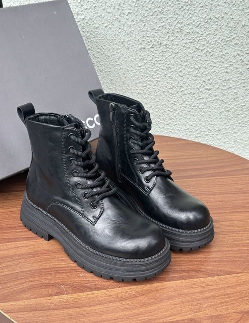 Ecco Comfortable Leather Boots With Rubber Soles
