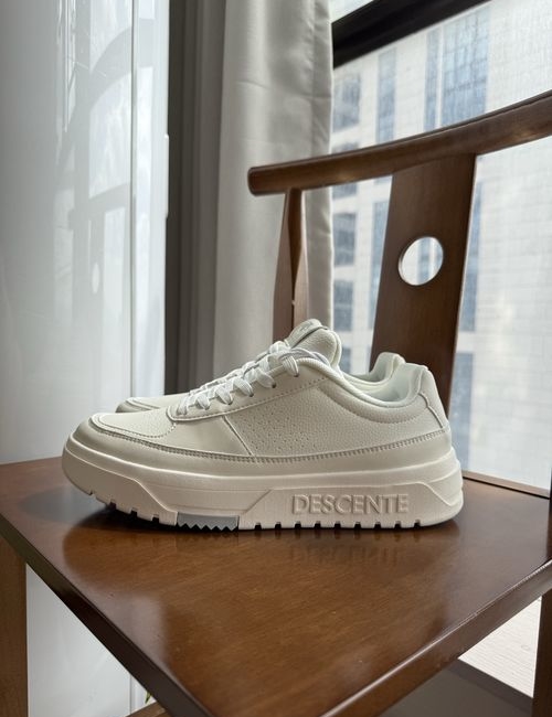 Descente Dualis Versatile Durable Low-top Casual Shoes Cream White