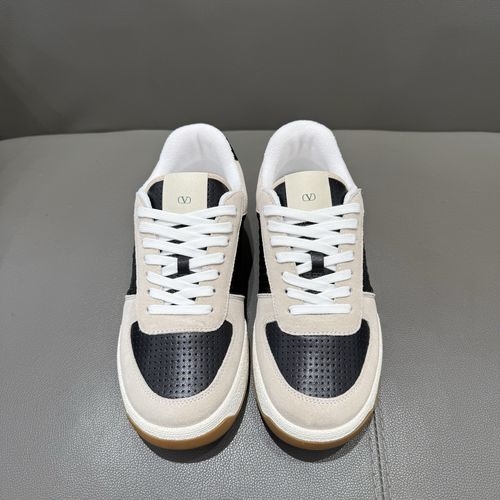 Sparry Calfskin Sneakers VLOGO Decor Rubber Sole