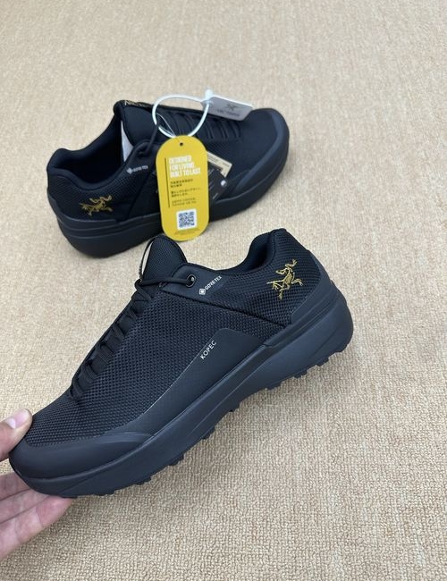ArcTeryx Kopec Gtx Low Hiking Shoes, Black