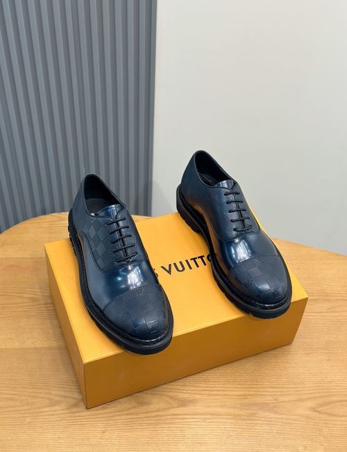 Louis Vuitton LV Embossed Logo Cowhide Casual Shoes