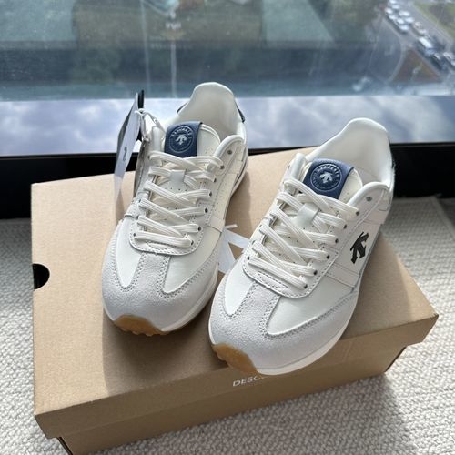 Descente White Iconic Logo Recognizable Stylish Casual Shoes