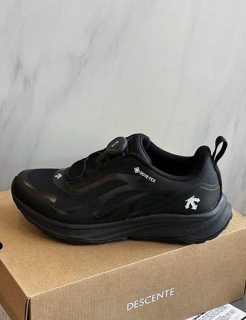 Descente Comfortable Outdoor Shoes With Excellent Craftsmanship