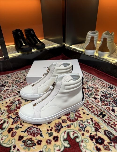 Givenchy Premium Leather Low-top Sneakers