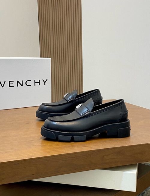 Givenchy Show Series Leather Boots With Metal Buckle