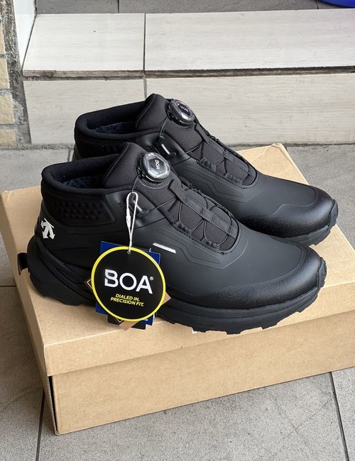 Descente Mid Top Hiking Boots With Cushioning