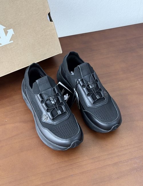 Descente Breathable Cushioned Running Shoes For Sports