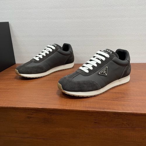Prada Classic Casual Leather Sneakers With Logo