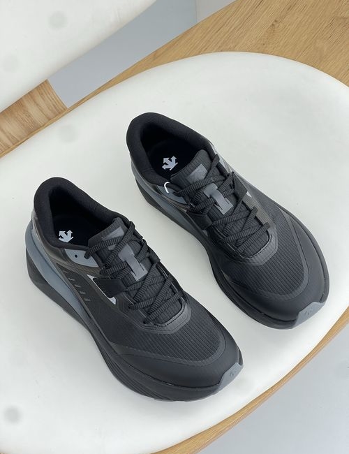 Descente Professional Racing Running Shoes
