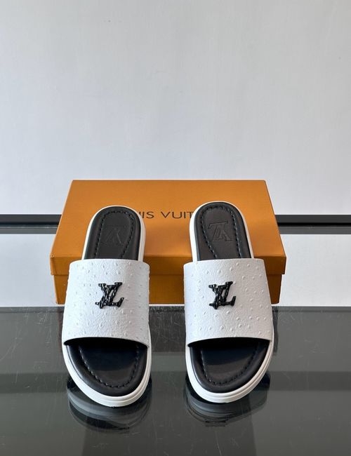 Louis Vuitton LV Flat Beach Slides Simple Exquisite Elegant