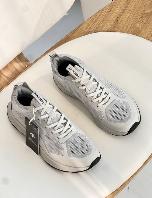 Descente Comfortable Casual Shoes With Embroidery Logo