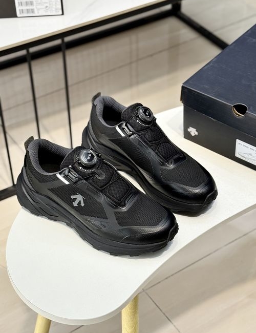 Descente Gore-tex Cushioned Boa Running Shoes