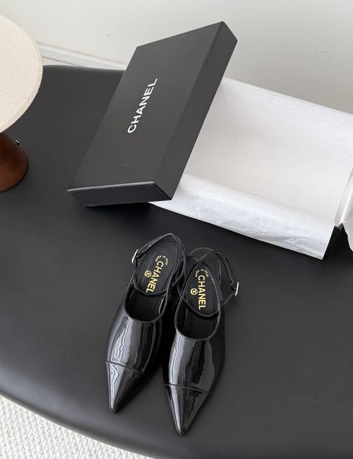 Chanel New Pointed Toe High Heels, Classic Color Block, Private Mold Hardware, Sheepskin Lining