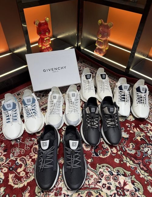 Givenchy Spectre Series Low-Top Sneakers With 4G Logo