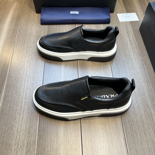 Prada High-Quality Low-Top Sneakers With Fine Workmanship