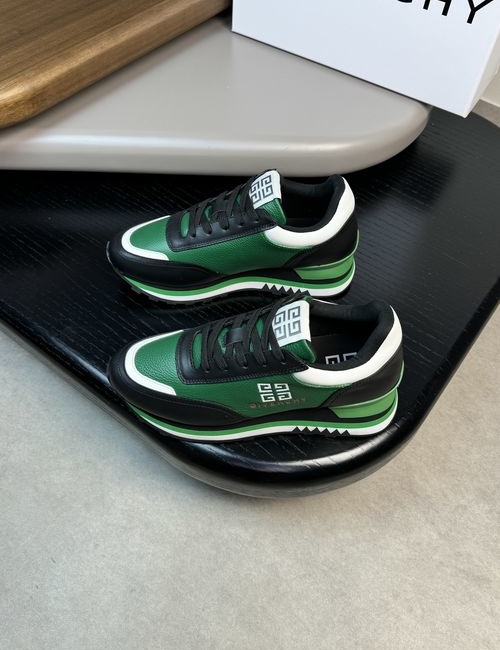 Givenchy Grained Leather Casual Sneakers With Logo