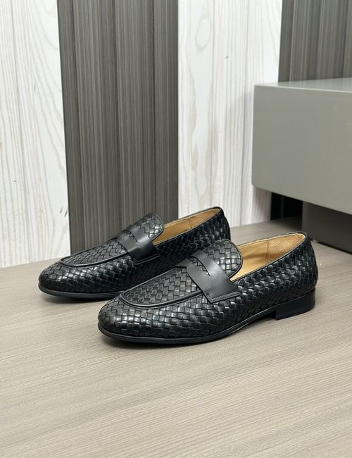 Fendi Cowhide Casual Leather Sole Shoes