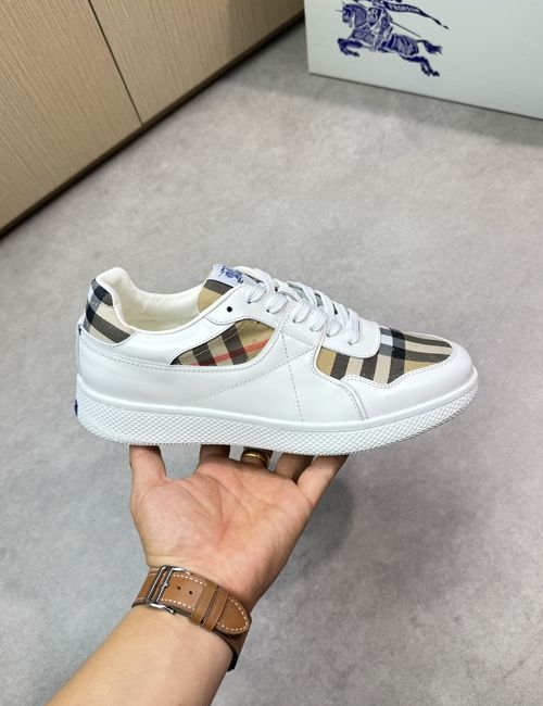 Burberry Casual Sneakers With Patent Calfskin Upper