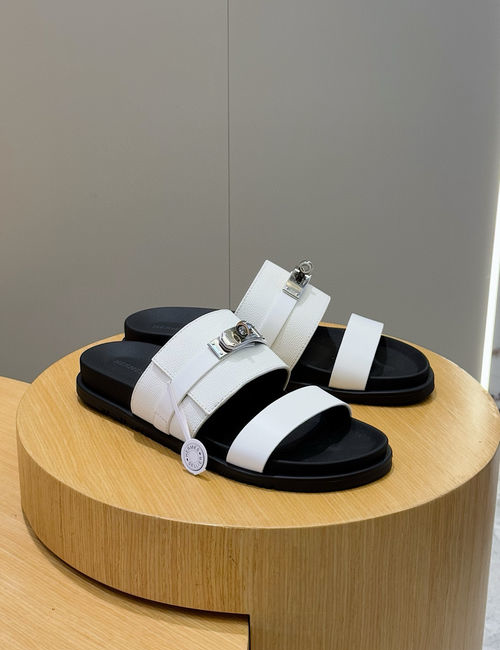 Dolce & Gabbana DG Embossed Logo Calfskin Slippers
