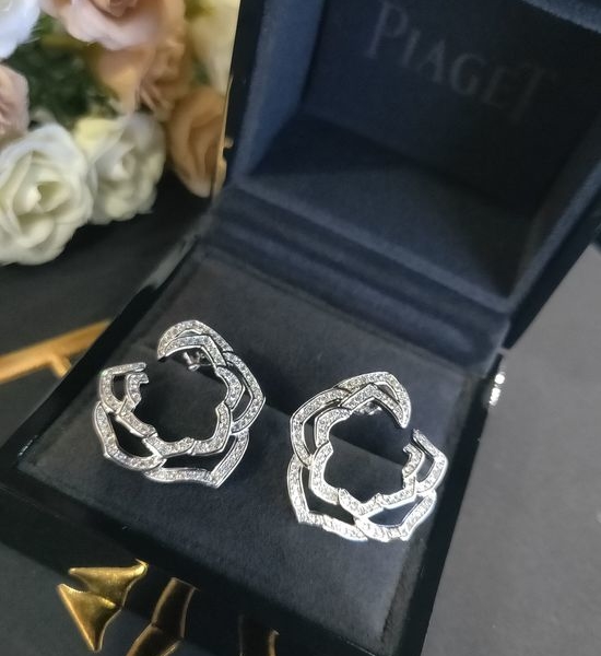 Piaget Three-dimensional Hollow Petal Earrings