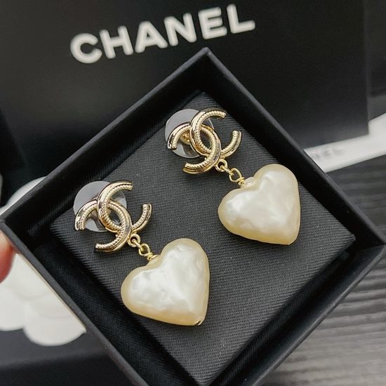Chanel Heart Pearl Simple Stud Earrings