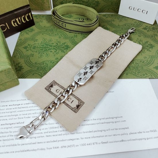Gucci Engraved Classic Pattern Bracelet