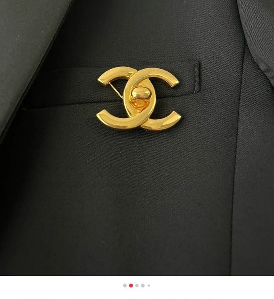 Chanel Classic Gold Tone Brooch Vintage Style