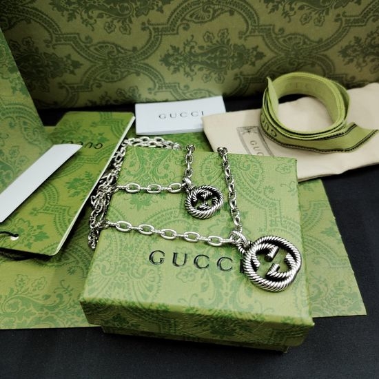 Gucci Twisted Style Couple Bracelet