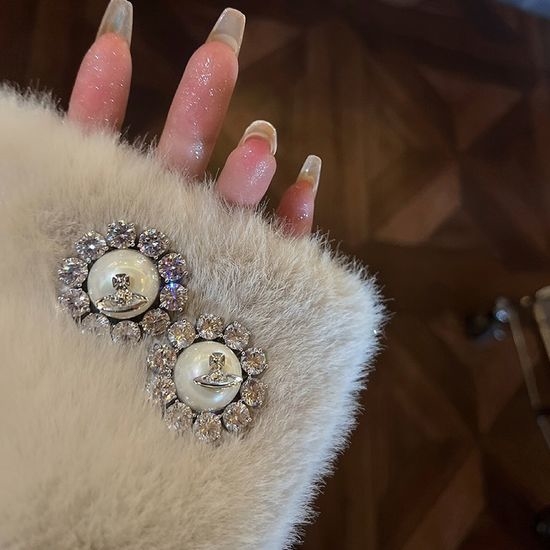 Vivienne Westhood Pink Stud Earrings Elegant Face-flattering Design