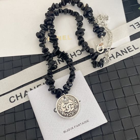 Chanel Onyx Pendant Necklace Classic Fashion Jewelry