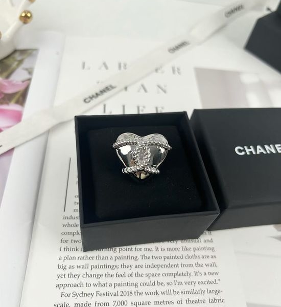 Chanel Twisted Heart Shape Brooch Versatile Wear