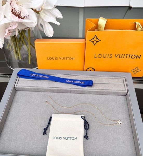 Louis Vuitton LV White Mother of Pearl Classic Pattern Necklace