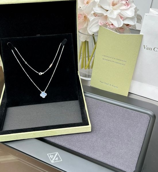 Van Cleef & Arpels VCA Purple Chalcedony Clover Pendant Necklace