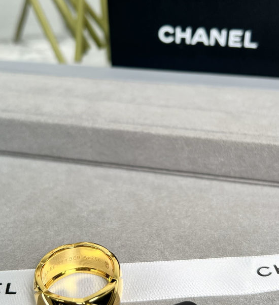 Chanel Wide Quilted Pattern Diamonds Ring