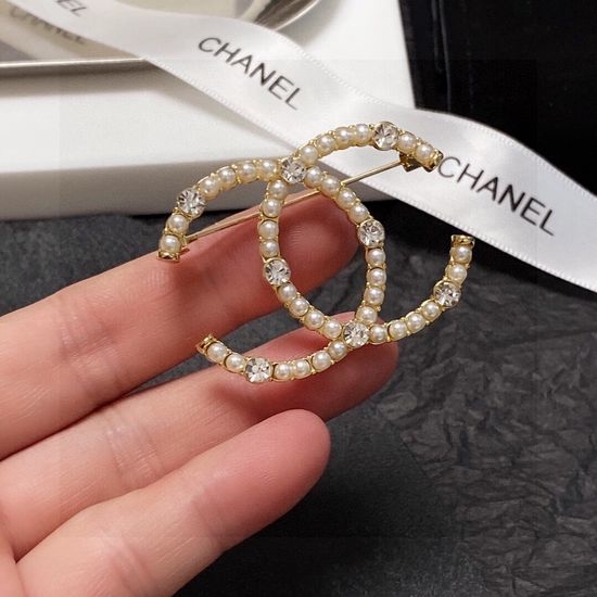 Chanel Elegant Small Brooch Versatile Clothing Accessory