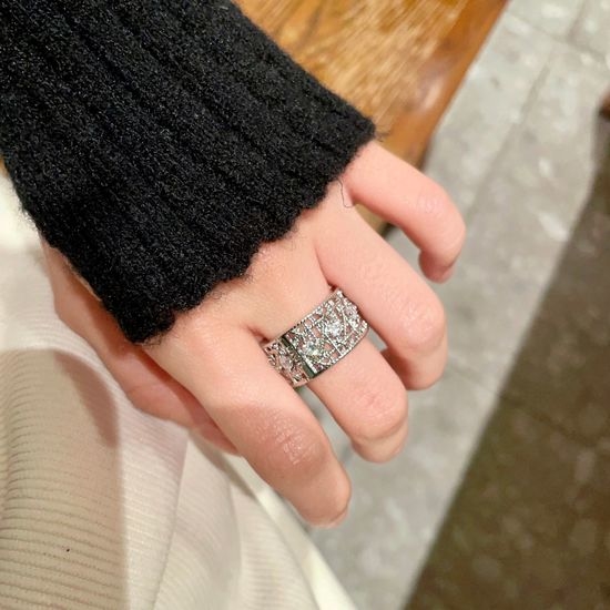 Christian Dior CD Elegant Hollow Diamond Ring