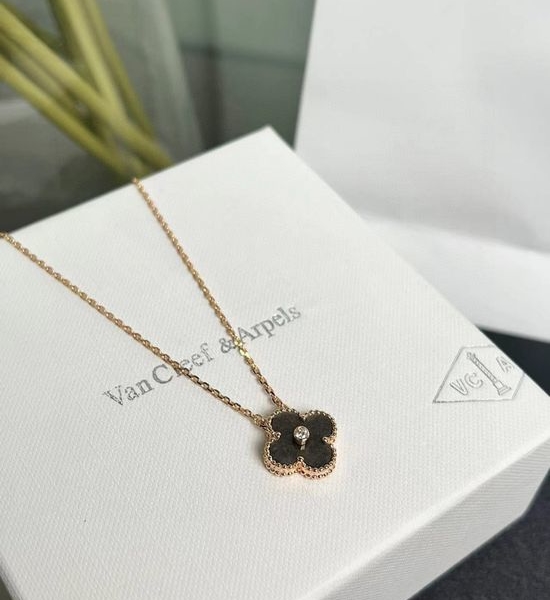 Van Cleef & Arpels VCA Obsidian Clover Light-reflective Necklace