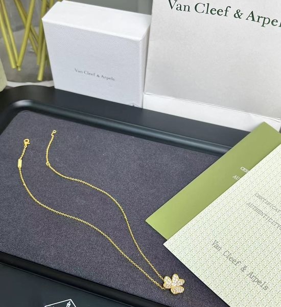 Van Cleef & Arpels VCA Three Flower Full Diamond Necklace Adjustable