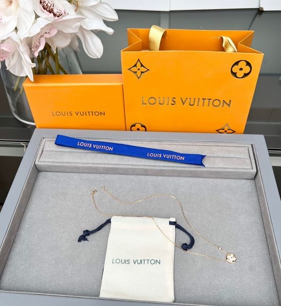 Van Cleef & Arpels VCA Classic Rhombus White Mother of Pearl Necklace