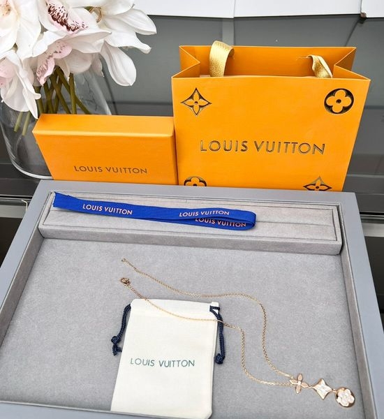 Louis Vuitton LV Mother of Pearl Flower Necklace